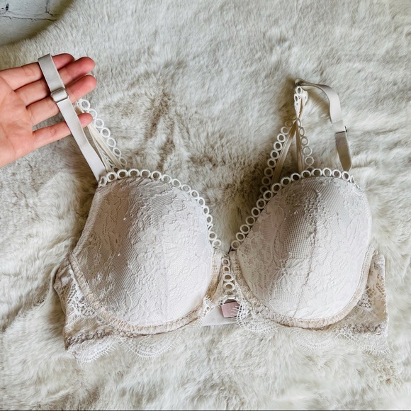Victorias Secret NWT Dream Angels Lined Lace Demi Bra Size 32DD Victorias Secret NWT Dream Angels Lined Lace Demi Bra Size 32DD
